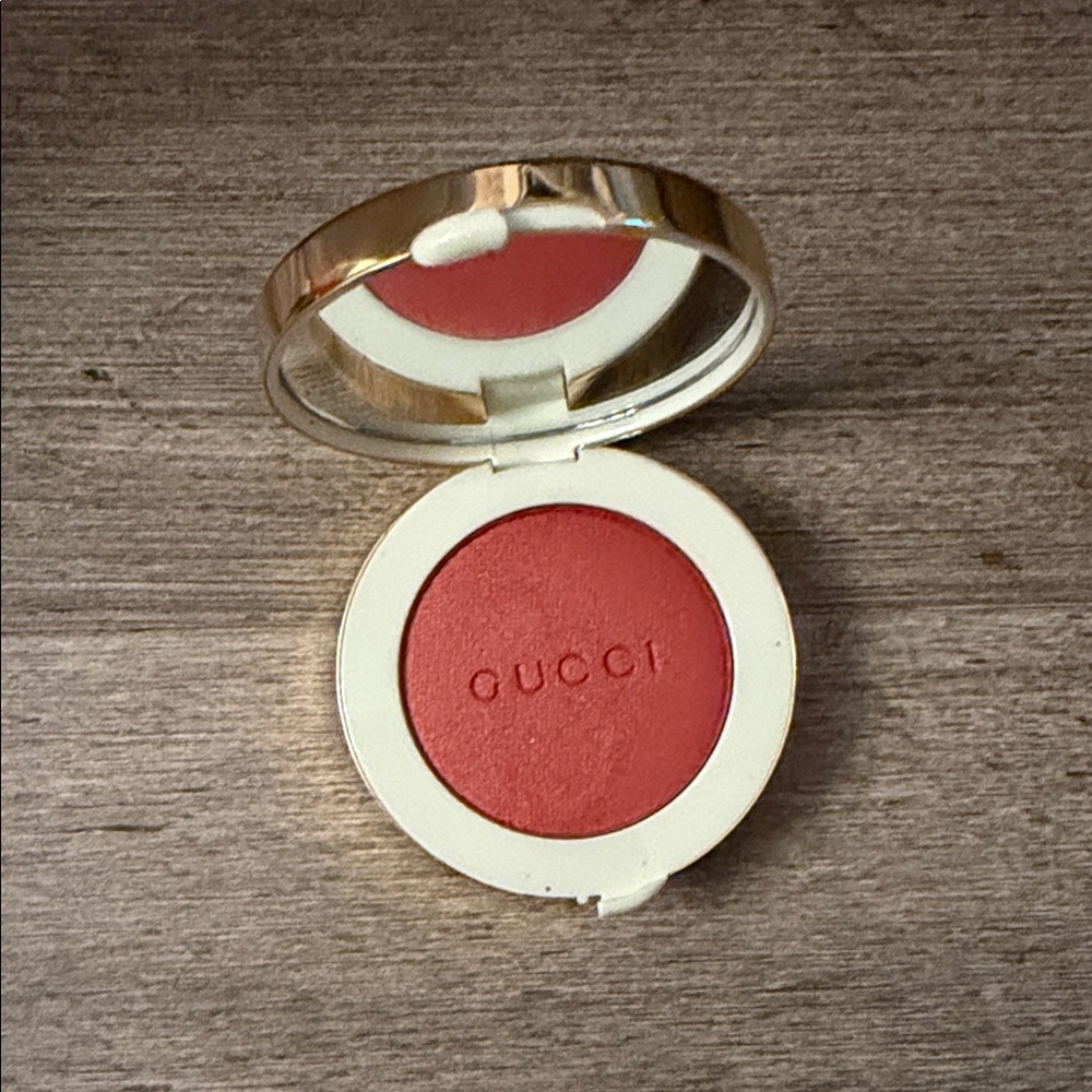 Gucci Blush warm peach